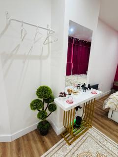 Stylish Modern Flat Near Central London Free WiFi Plus Parking - 6