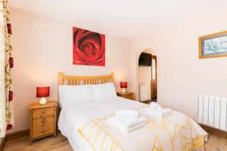 Central Bourton Gem5 BedroomsGardenParking - Pass the Keys - 2