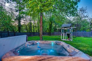 Balcony-BBQ-Firepit-FENCE-King-Full kitchen-Pets - 7