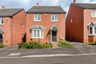 4BD Spacious detached House in Birmingham suitable for Contractors and family's with free parking on private drive sleeps 9 - 0
