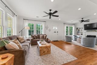 Lux 4BR Home With Putting Green-Game Room-Fire Pit - 6