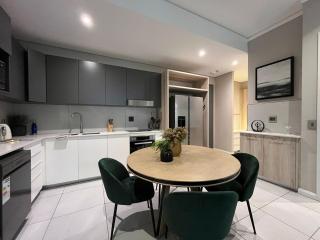 Executive Suite 204 - 0