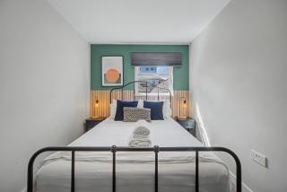 Central Cardiff 3BR Apartment Sleeps 8 2 Bathrooms Private Parking Fast Wi-Fi - 9