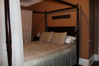 Monroe Manor Inn - 9