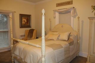 Monroe Manor Inn - 8