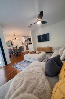 Spacious 2 BR with HotTub Close to Downtown and Beach - 8