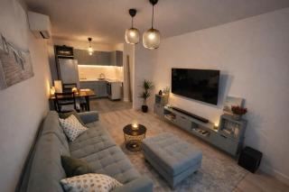 Quiet Modern Apartment near Romexpo - Balcony - 0