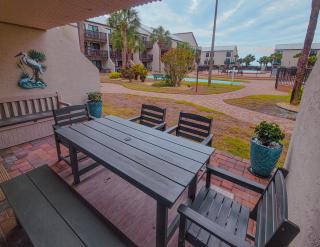Ground Level, Tempur-Pedic King, Beach-Pool-HotTub - 5