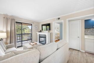 2BR Beach Villa with Balcony Pool Tennis Access - 6