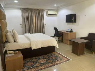 Savannah Suites and Apartments - 8