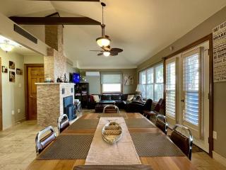 Lakeside Cottage w Hot Tub & Indoor fireplace - 1