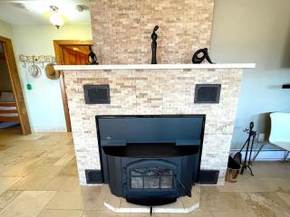 Lakeside Cottage w Hot Tub & Indoor fireplace - 2