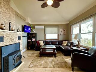 Lakeside Cottage w Hot Tub & Indoor fireplace - 4