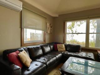 Lakeside Cottage w Hot Tub & Indoor fireplace - 3