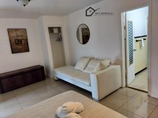Comfortable Large Studio-J - 8