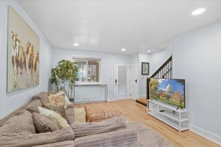 The Cozy DC Den•1 Block 2 Metro•Off Street Parking - 8