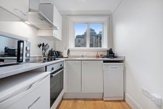 2 Bed Piccadilly Apartment 4 - 7