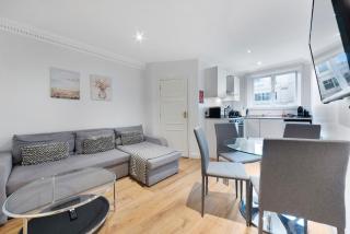 2 Bed Piccadilly Apartment 4 - 5