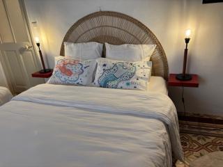 Suite de charme avec patio dans village - 4