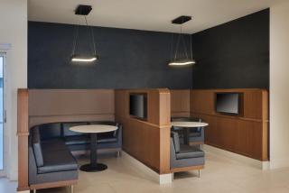 Courtyard by Marriott across Universal Orlando - 4