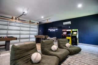 HotTub EpicGameRoom FirePit Farnam Fieldhouse - 1
