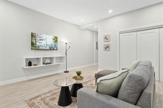 Modern Basement Apartment Close to Little Italy - 4