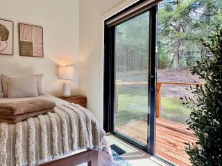 Modern Forest Retreat Near Barryville Sleeps 8 - 5
