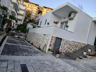 H&H Villa Saranda - 2