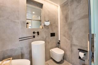 Seaview Mercury Tower Apartment With Rooftop Pool By Stays Uniq - 3