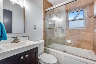 Bright 2BR Broadmoor Basecamp | King Bed - 2
