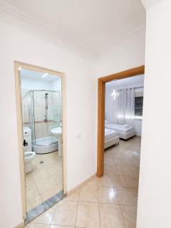 H&G Seaview Apartments - 9