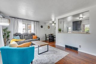 Bright 2BR Broadmoor Basecamp | King Bed - 9