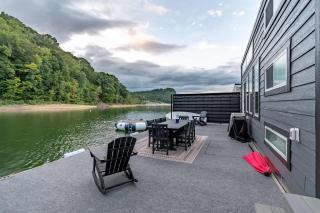 Large On-the-Water Stay w Boat Ramp Access - 8