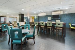 Holiday Inn Express Hotel & Suites Bentonville by IHG - 1