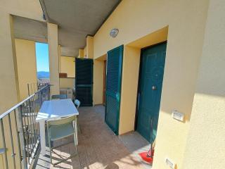 Two-room apartment with panoramic views in the hills, within walking distance of the sea - 2