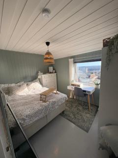 Family-friendly townhouse with garden, sleeps 7 - 3