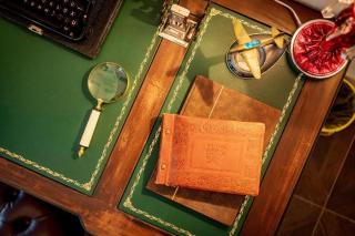 Vintage Gallery Apartment with Antique Touch - 7