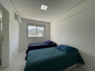 Orbe Residence - Apartamento espaçoso com duas suítes e varanda gourmet de frente para a rua, com vista para as montanhas na Praia de Palmas. - 5