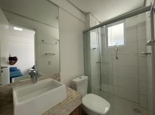 Orbe Residence - Apartamento espaçoso com duas suítes e varanda gourmet de frente para a rua, com vista para as montanhas na Praia de Palmas. - 4