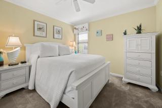 #422 Sanibel Moorings Courtyard View - 5