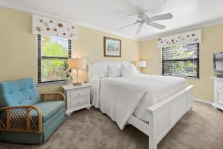 #422 Sanibel Moorings Courtyard View - 3