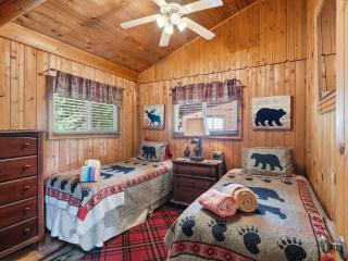 Cute and Comfy Cabin - Huddleston - 8