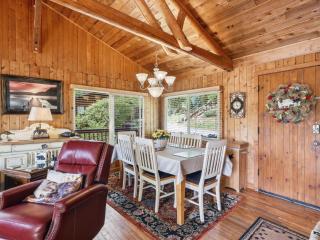 Cute and Comfy Cabin - Huddleston - 5