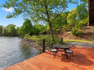 Cute and Comfy Cabin - Huddleston - 1
