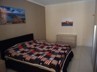 Modern room in prime area for beaches & nightlife! Fast & easy self-check-in - 0