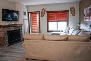 Soaring Eagle # 216 2 Bedrooms, 2 Full Baths:slopeside, Hot Tubs, Underground Parking - 5