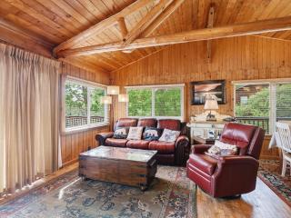 Cute and Comfy Cabin - Huddleston - 2