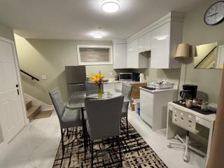 Private Bachelor Suite Near PNE - 2
