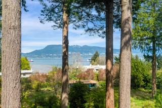 Cozy Private Room Near UBC & Pacific Spirit Park - 2