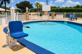 Spinnaker Inn of Naples - 7